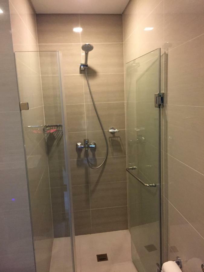 101 Newport Condo C2 マニラ市 エクステリア 写真